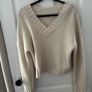 La Hearts Cream V-Neck Sweater